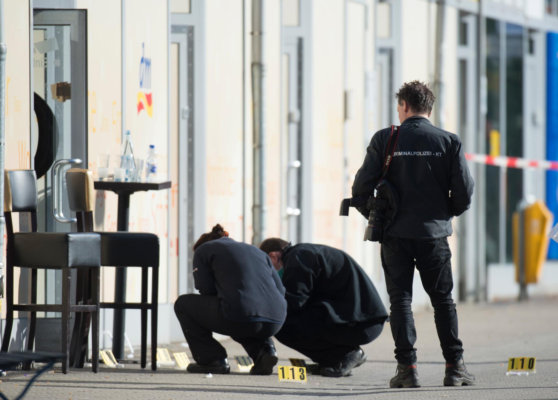 Hohenschönhausen Ein Toter und drei Verletzte nach Schießerei vor Disco