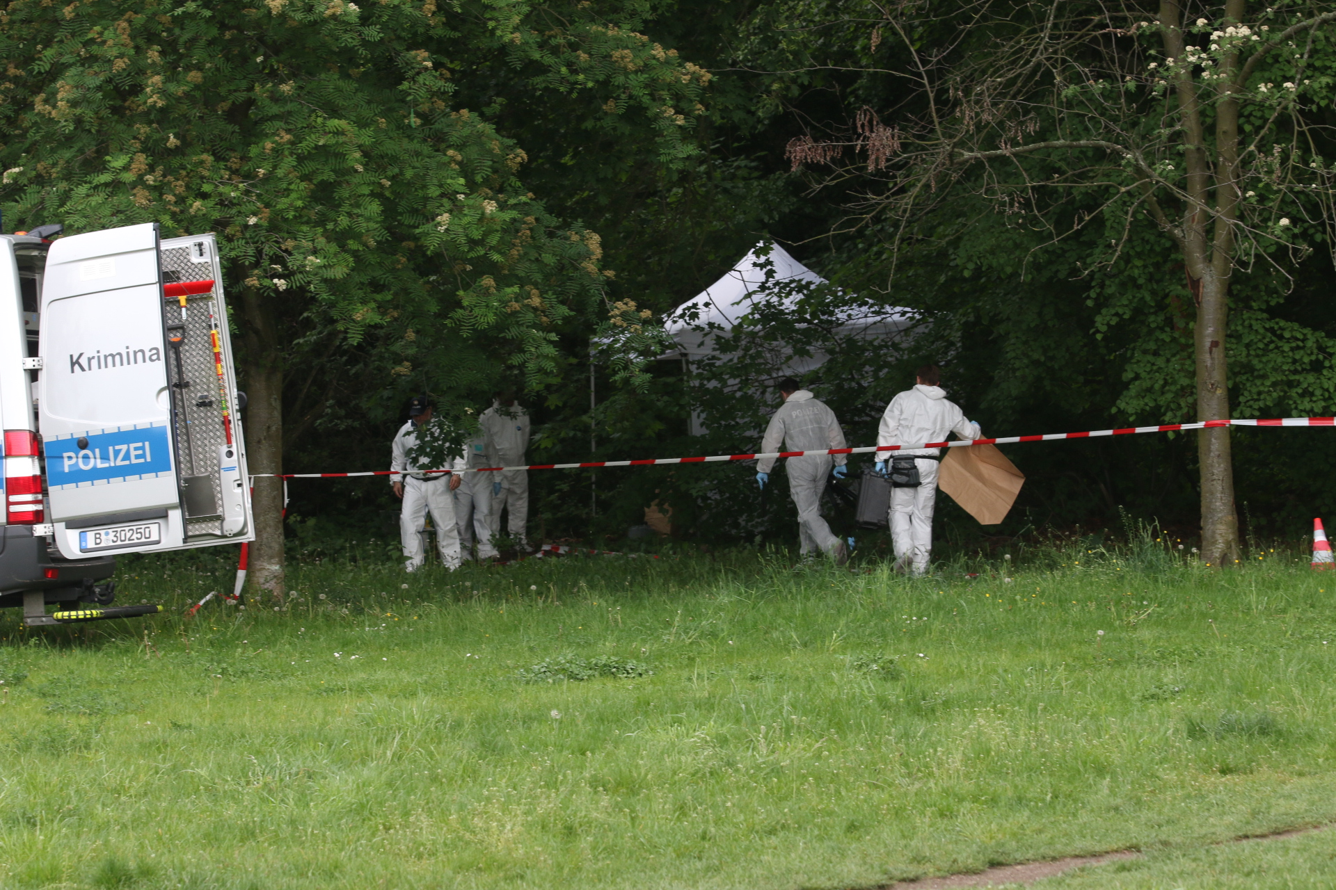 Leiche im Treptower Park am Ehrenmal Spaziergänger machen grausigen Fund