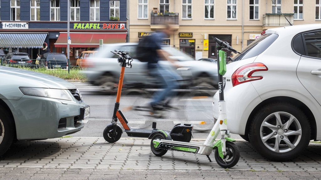 Parkszene in Berlin: Hier stören sie nicht die Fußgänger, sondern Autofahrer.
