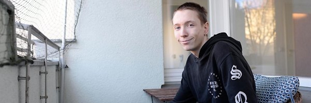 Max stammt aus einer Hartz IV-Familie. Er will nicht länger arm sein und diesem Schicksal entfliehen. Nun hat er eine Wohnung.