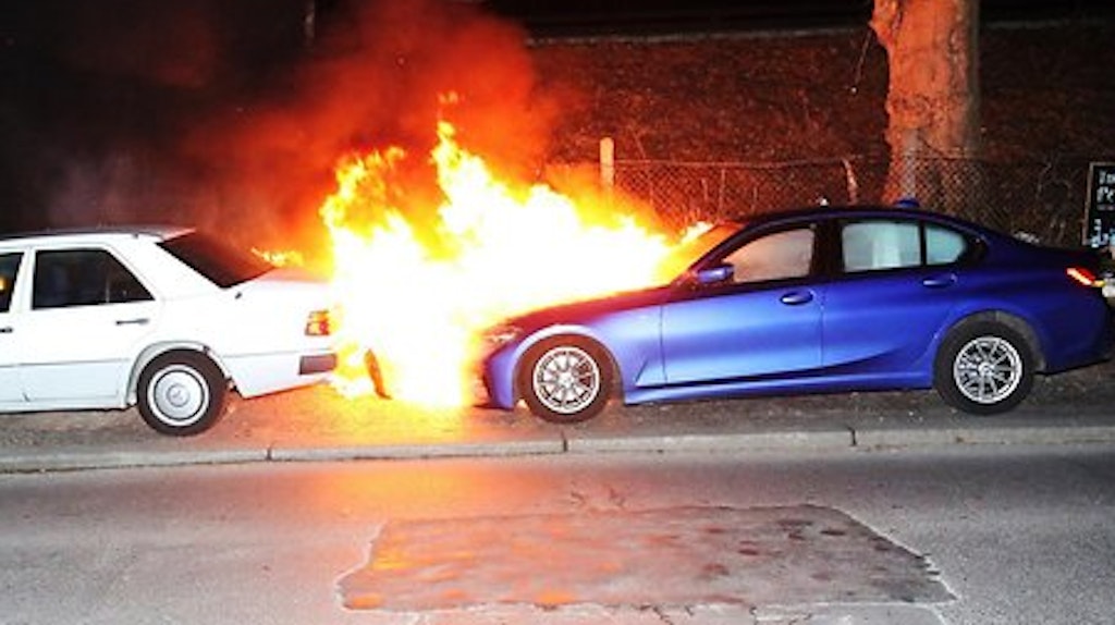 Die Polizei vermutet vorsätzliche Brandstiftung. War es Autohass?