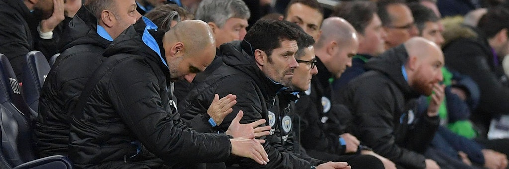 Pep Guardiola (links), Trainer von Manchester City.