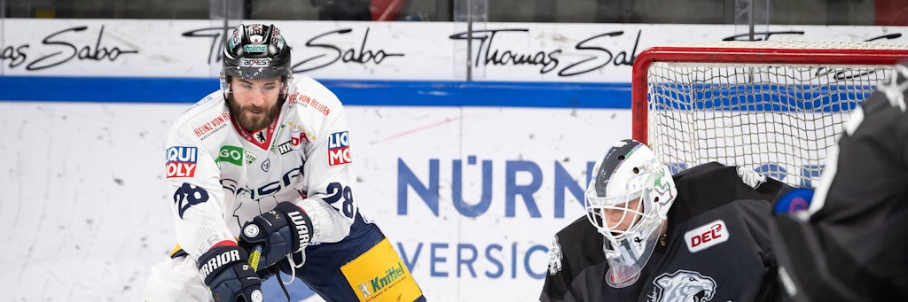 Gut so: Eisbär Landon Ferraro trifft in Nürnberg doppelt und bemängelt trotzdem die Chancenverwertung.