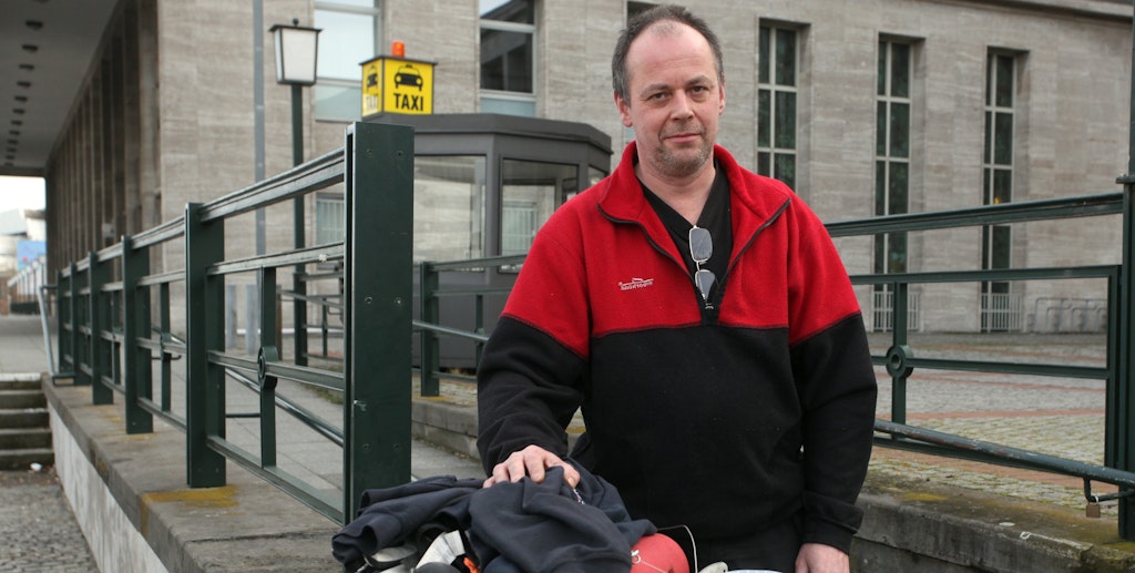 Olaf Hinricas (50) aus Hannover: „Ich fürchte, dass wir Messebauer vor einer auftragslosen Zeit stehen und hoffe, dass uns die Regierung nicht hängen lässt. Ich bin gelernter Elektriker und überlege, ob ich künftig lieber wieder in meinen früheren Job einsteigen soll.“