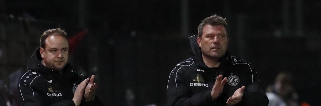 Trainer Christian Benbennek hat sichtlich Spaß an seinen Dynamos.