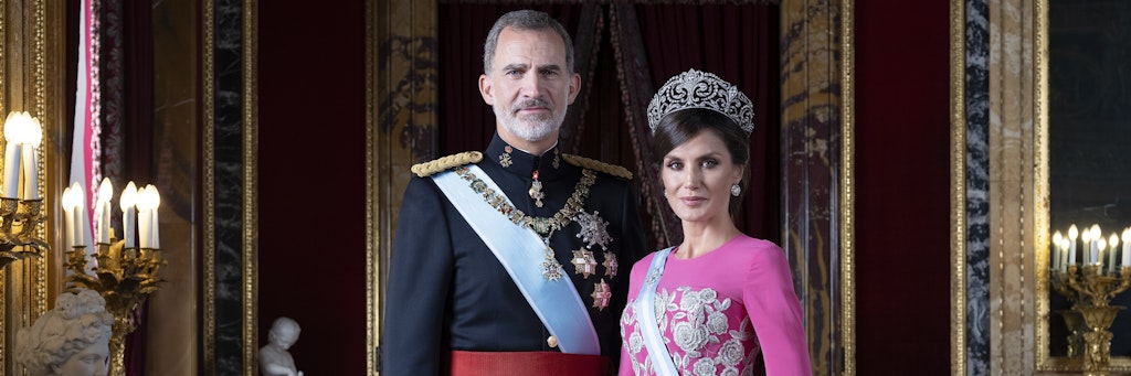 König Felipe VI. und Königin Letizia posieren für die neuen offiziellen Porträts der spanischen Königsfamilie.