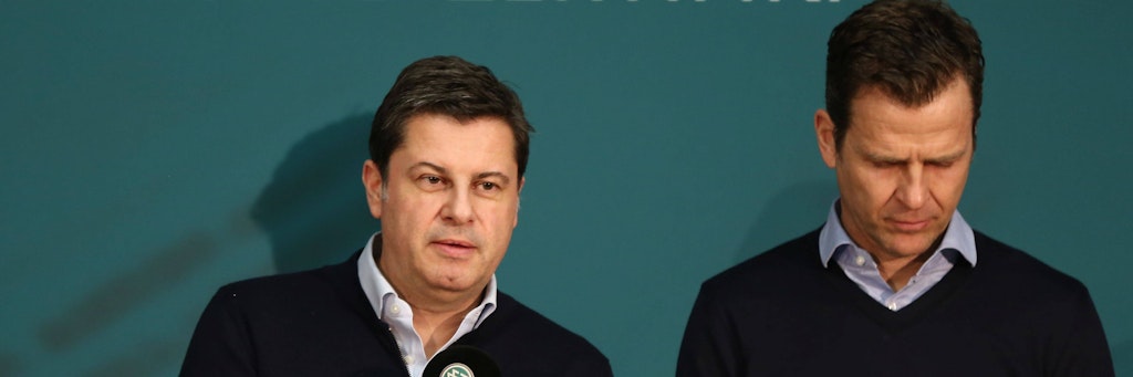 DFL-Boss Christian Seifert (l.) will, dass in der Bundesliga dieses Wochenende noch gespielt wird. 