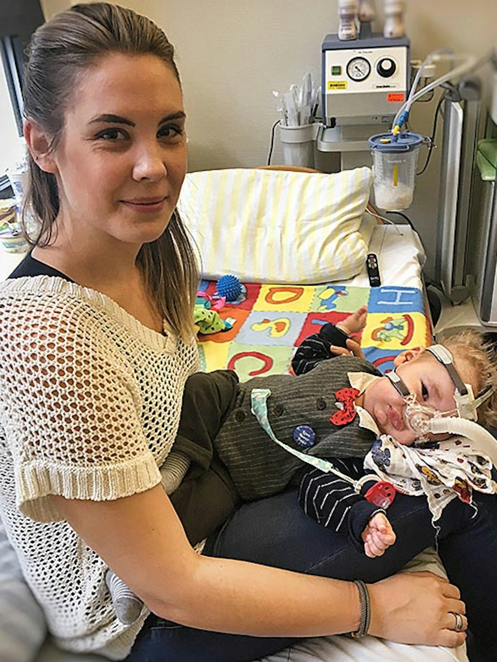 Tabitha Dreiz und der kleine Samuel in der Kinderklinik, die zu ihrem zweiten Zuhause wurde.
