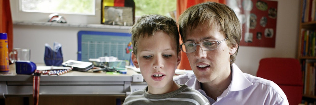Wenn die Schulen schließen, brauchen Kinder Unterstützung beim Lernen daheim.
