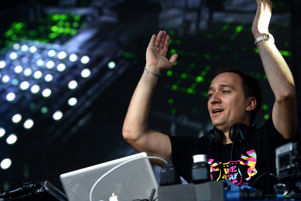 DJ Paul van Dyk spielte in einem leeren Club, übertrug die Show im Internet.