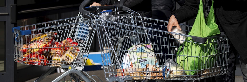 Die Angst vor dem Coronavirus COVID-19 hat viele Menschen dazu gebracht, Vorräte zu beschaffen. 