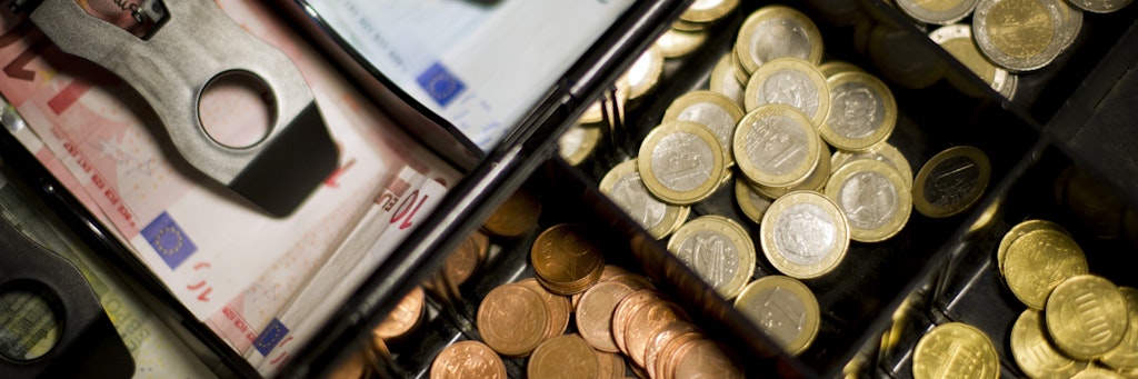 Bargeld geht durch viele Hände. Wie groß ist die Gefahr, sich dabei zu infizieren?