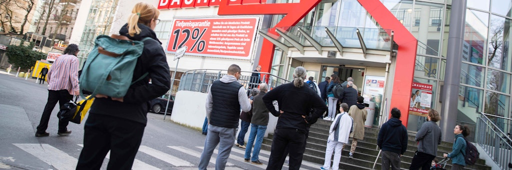 Seit viele Arbeitnehmer im Home Office oder Zwangsurlaub sind, suchen sie sich Quarantäne-Hobbys. In einzelnen Fällen bildeten sich bereits Warteschlangen vor den Märkten.