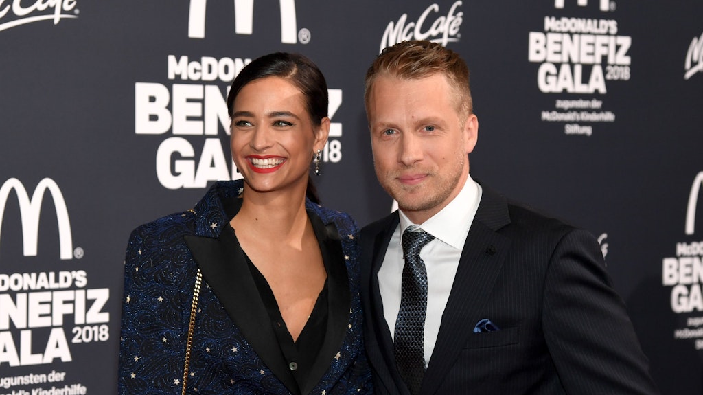 Oliver Pocher mit seiner Freundin Amira. Beide sind jetzt in Quarantäne, weil sie positiv auf das Corona-Virus getestet wurde.