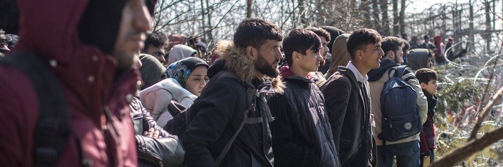 Tausende Flüchtlinge mit dem Ziel EU warten an den türkisch-griechischen Grenzübergängen.