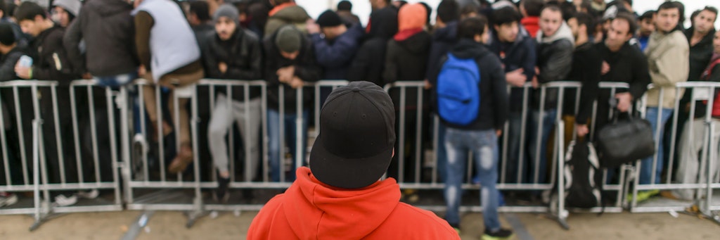 2015: Flüchtlinge stehen am Berliner LaGeSo Schlange.