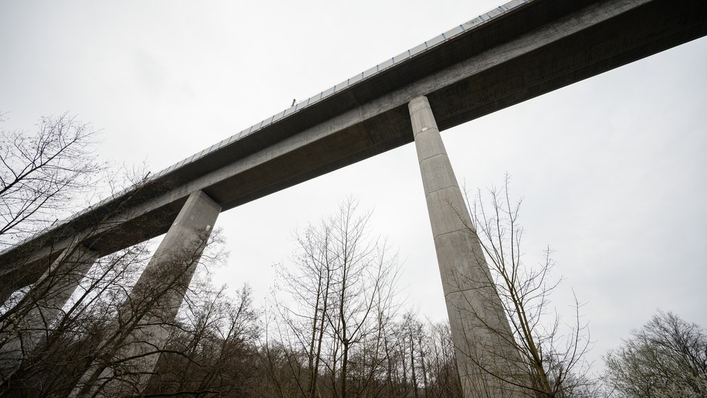 Die Theißtal-Brücke.