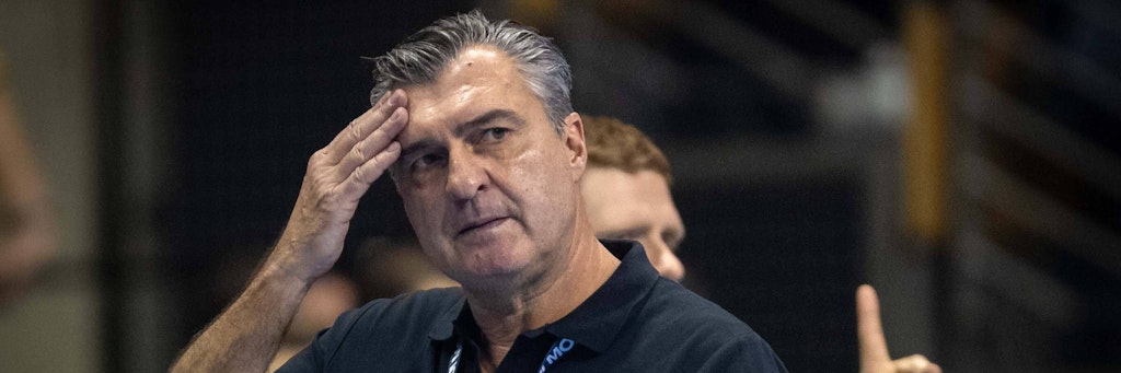 Trainer Michael Roth ist positiv auf das Virus getestet worden und steht unter Quarantäne. 