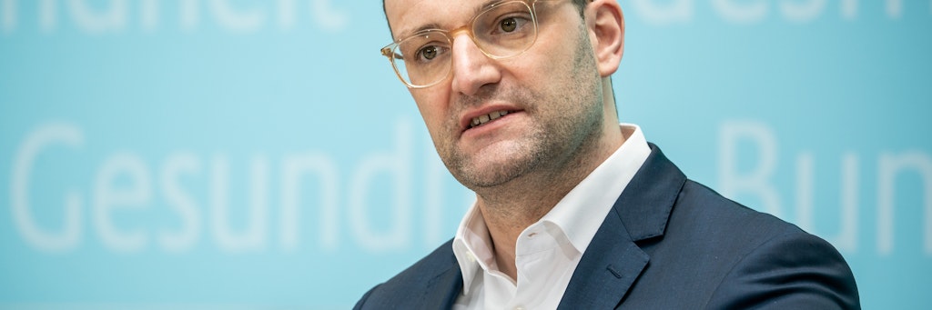 Jens Spahn (CDU), Bundesminister für Gesundheit, spricht bei einer Pressekonferenz zur Corona-Krise.