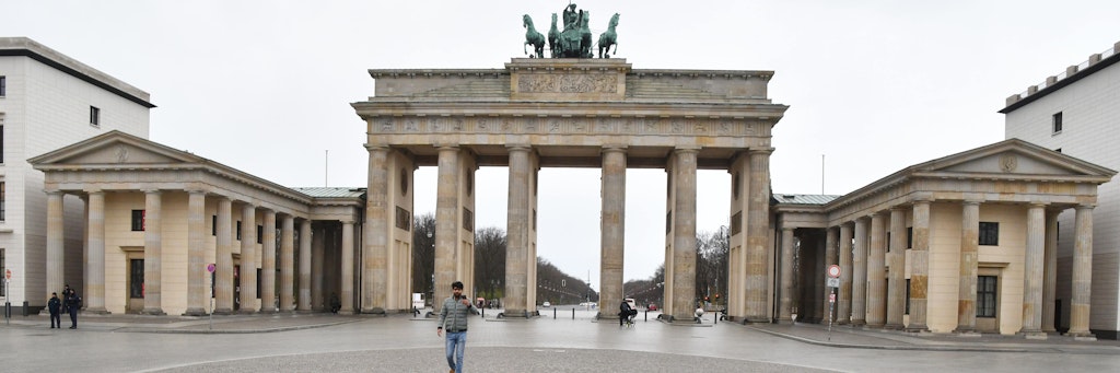 Gähnende Leere am Brandenburger Tor: Sonst ist der Pariser Platz überfüllt, derzeit verirren sich nur wenige her.
