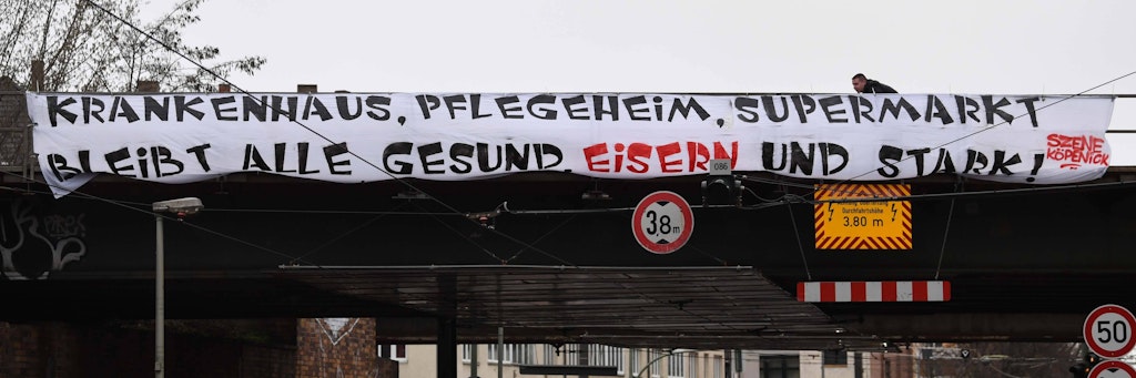 Ultras des 1. FC Union danken allen, die in der Coronakrise die Fahnen hoch halten.