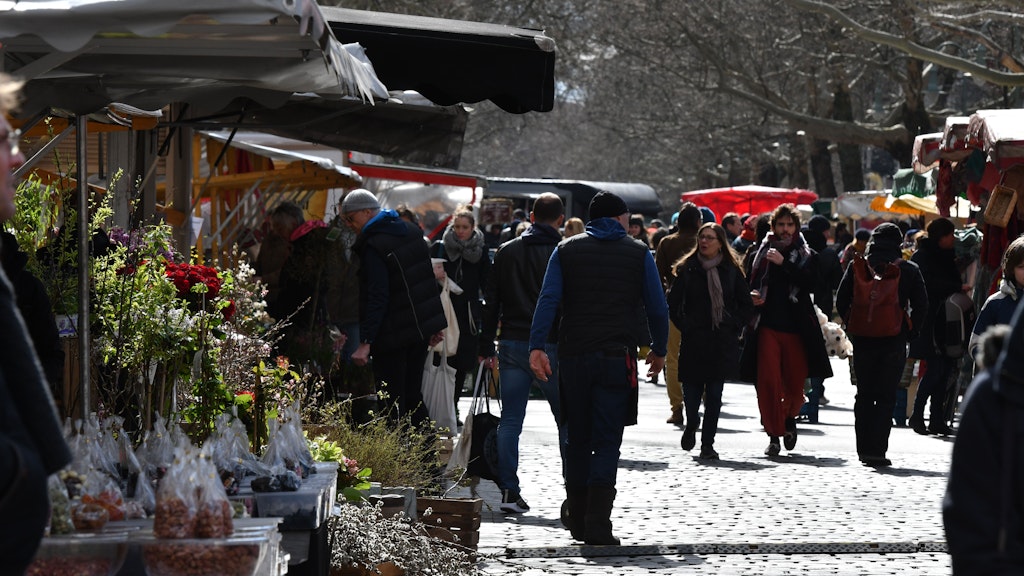 Auf dem Wochenmarkt am Kollwitzplatz tummelten sich am Wochenende unzählige Besucher.