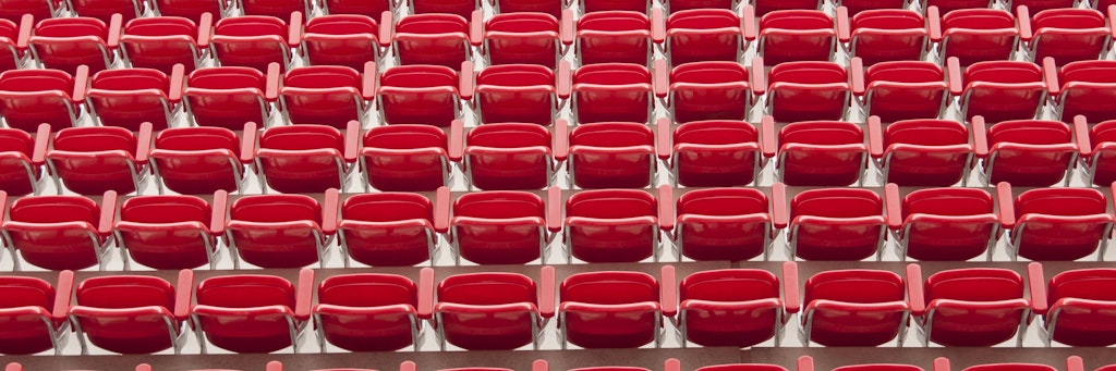 Die leeren Plätze auf der Haupttribüne des Stadions An der Alten Försterei.