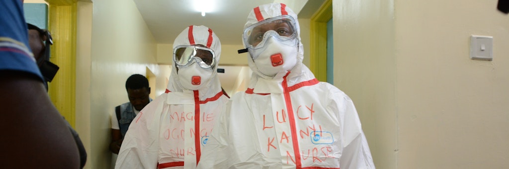 FFP 2-Masken, hier von Mitarbeitern einer Klinik in Nairobi getragen, sind in Kenia verschwunden.