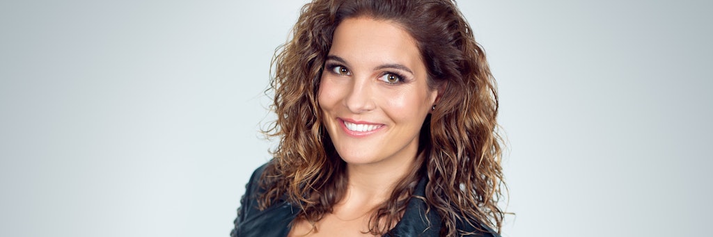 Sängerin Bernice Ehrlich tritt eigentlich auf verschiedenen Veranstaltungen auf – seit Tagen geht ihre Corona-Hymne durchs Netz.