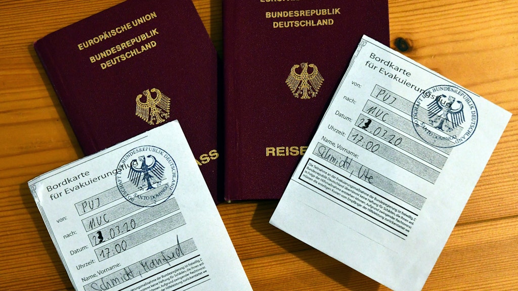 Die Bordkarten "für Evakuierungsflug" sind ein seltenes Souvenir.