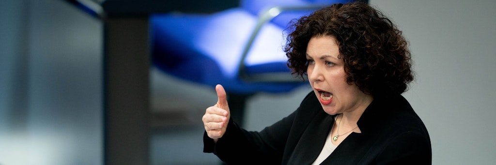 Amira Mohamed Ali, Fraktionsvorsitzende der Partei die Linke, spricht bei der 154. Sitzung des Bundestages.