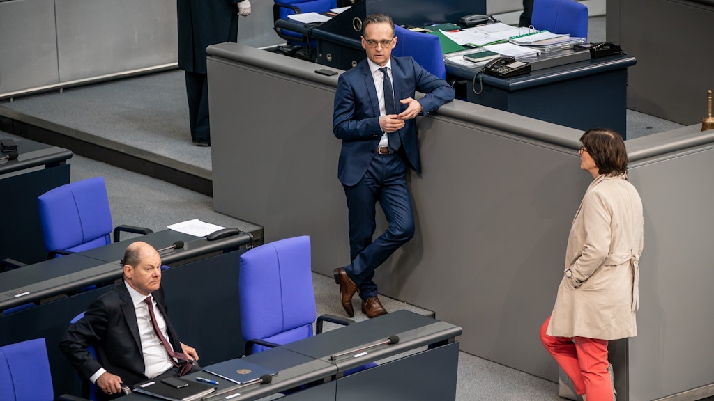 Corona-Distanz: Vizekanzler Olaf Scholz, Außenminister Heiko Maas und die SPDCo- Vorsitzende Saskia Esken im Bundestag.