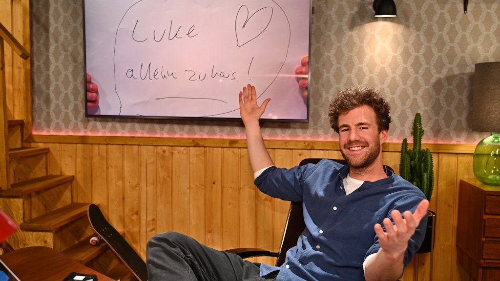 Luke Mockridge talkt täglich auf Sat.1 aus seinem "Wohnzimmer"