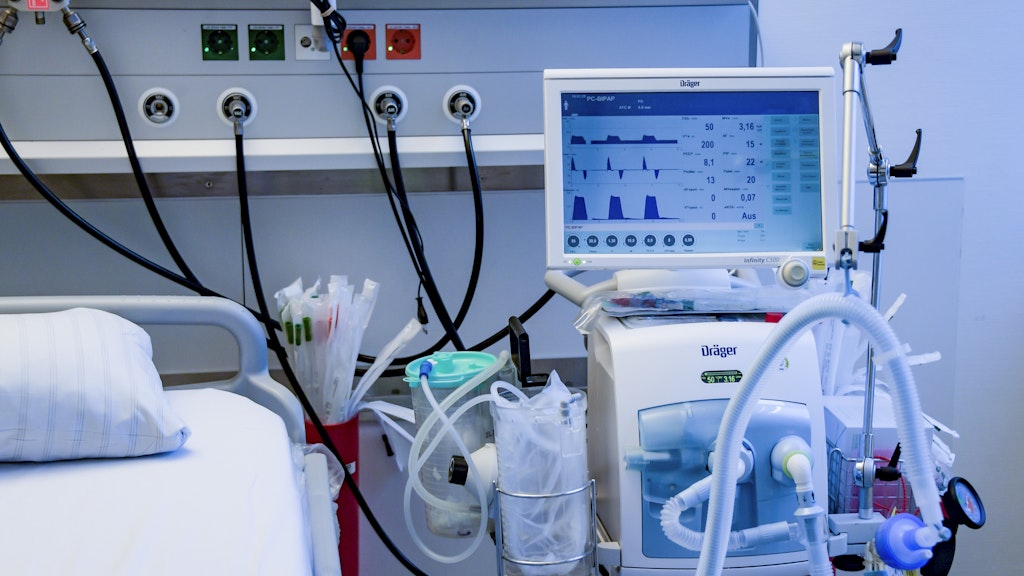 So sieht ein Beatmungsgerät aus, dass auch in den Berliner Kliniken bei schwer erkrankten Corona-Patienten zum Einsatz kommt.