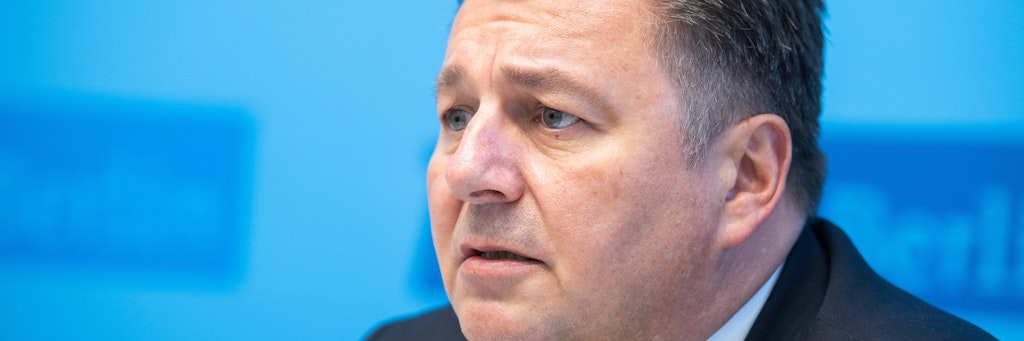 Berlins Innensenator Andreas Geisel ist wegen einer Razzia im Oktober 2019 unter Druck geraten. 