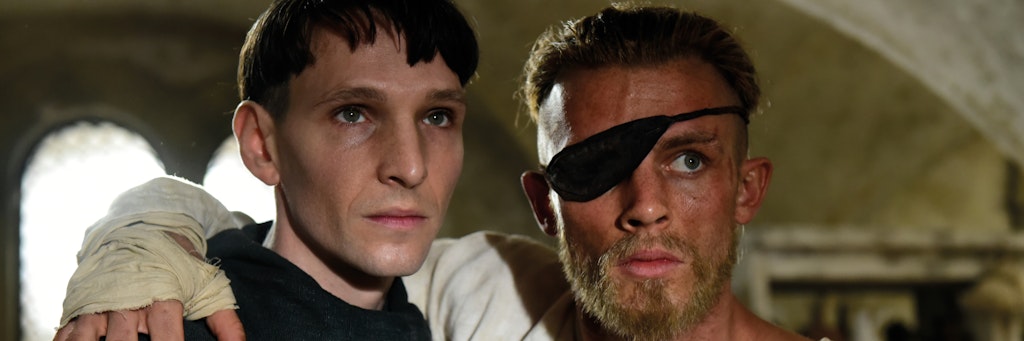 Sabin Tambrea (l.) als Narziss und Jannis Niewöhner als Goldmund in einer Szene des Films "Narziss und Goldmund".