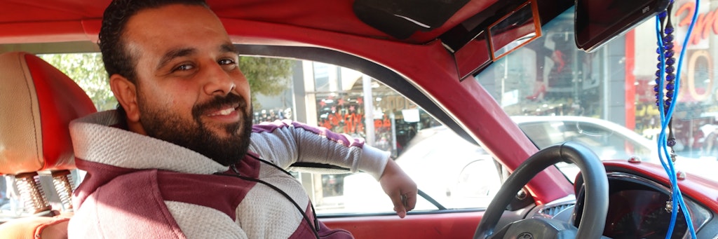 Taxifahrer Mahmoud Saad kennt den Hup-Code – und tutet selbst kräftig mit.