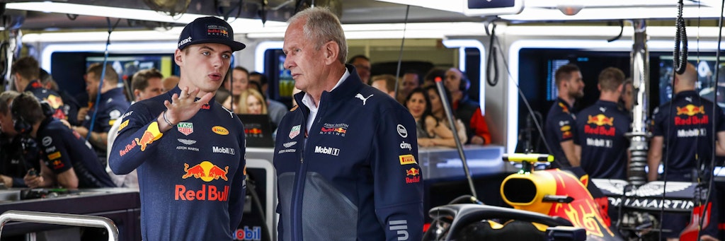 Max Verstappen im Gespräch mit Rennstallberater Dr. Helmut Marko (r). Über Corona ging es garantiert nicht in diesem Talk. 