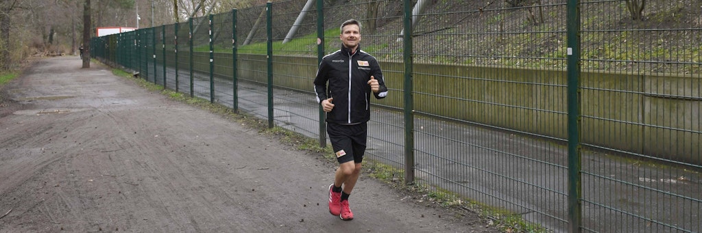 Michael Parensen beim Waldlauf rund ums Stadion, kurz bevor alle Union-Profis ins Heimtraining geschickt wurden.