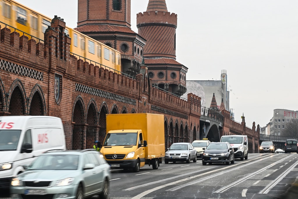 Auf der Oberbaumbrücke soll Platz für Busse und Fahrräder geschaffen werden.