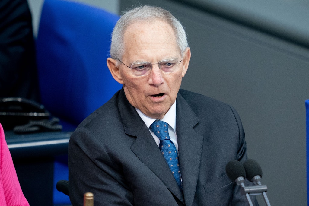Wolfgang Schäuble will rechtsextreme Gruppen mit aller Macht stoppen.