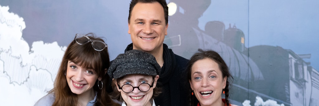 Guido Maria Kretschmer mit Nellie, Katharina und Anna Thalbach (v.li.) in Berlin.