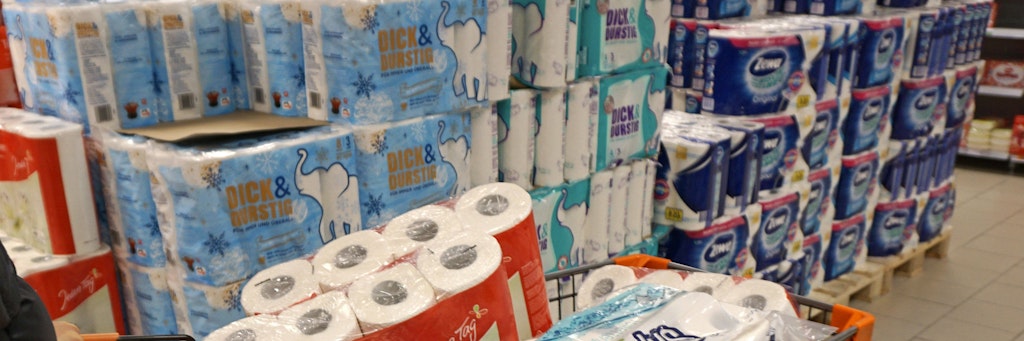 Nicht nur in Deutschland führt die Coronavirus-Angst zu Hamsterkäufen bei Klopapier. 