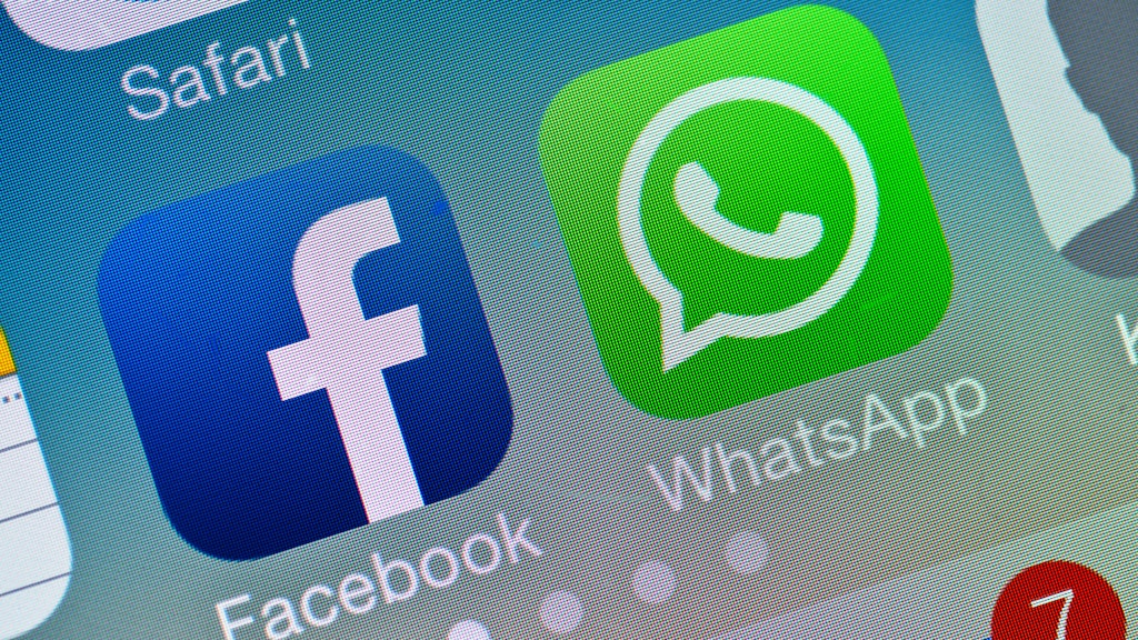 Wie viel Einmischung in das Social-Media-Leben der Kinder ist sinnvoll? Beim Einrichten der Accounts sollten die Eltern offen über die Themen reden, um den Blick für Fakes und Gefahren zu schärfen.