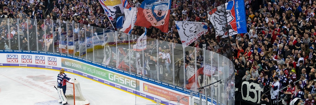 Die Eisbären-Fans sind bereit, ihre Mannschaft in den Play-offs voll zu unterstützen. Die Frage ist nur, ob sie überhaupt live zuschauen dürfen?