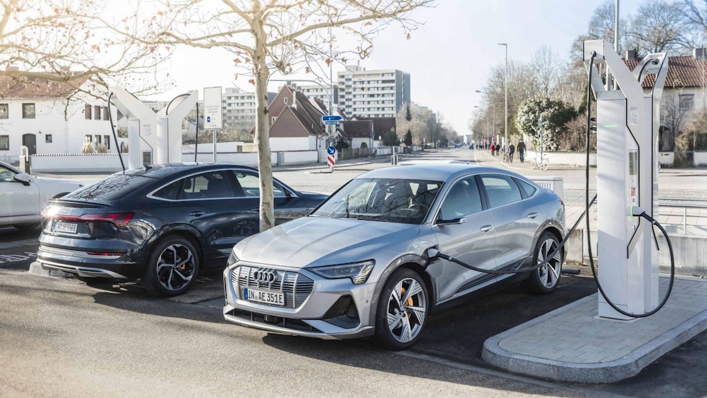 Nur Neuwagen mit einem Netto-Listenpreis von nicht mehr als 65.000 Euro werden durch die E-Auto-Prämie gefördert. Bei manchen Audi-Modellen sollte man diese Obergrenze berücksichtigen - die schnell überschritten ist.