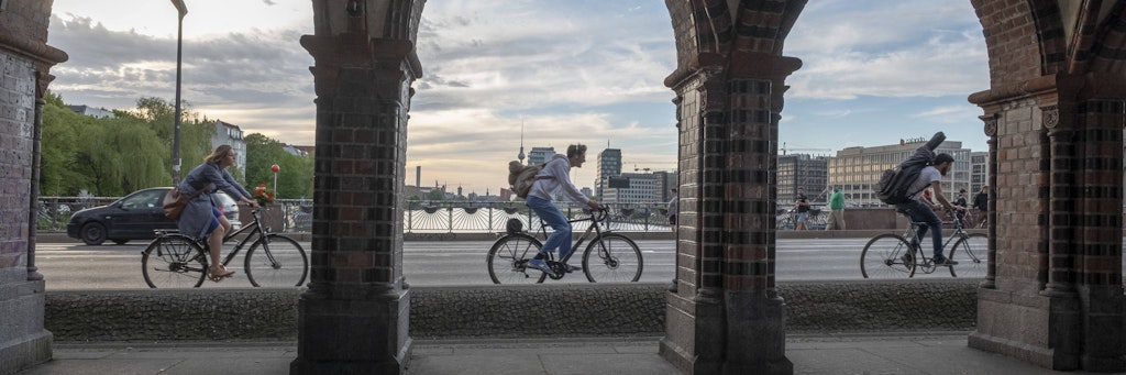 Radfahrer Oberbaumbrücke (Symbolbild).