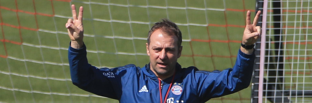 Wo sind die Ostereier? Bayern-Trainer Hansi Flick (55) begab sich am Ostersonntag mit seiner Familie auf virtuelle Suche. 