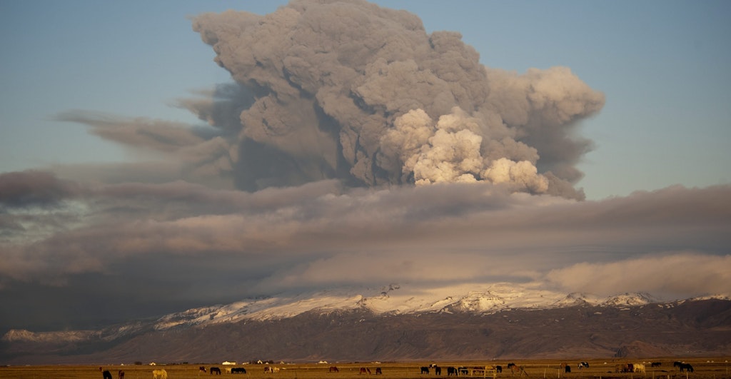 Die gigantischen Aschewolken, die der Gletschervulkan Eyjafjallajökull ausstieß, legten von zehn Jahren tagelang den Flugverkehr lahm. 