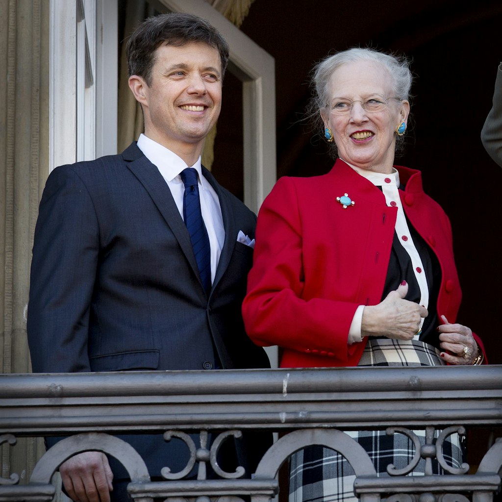 Königin Margrethe II. und Kronprinz Frederik vor ein paar Jahren auf dem Balkon von Schloss Amalienborg. Noch hat die Monarchin nicht vor, das Zepter abzugeben.